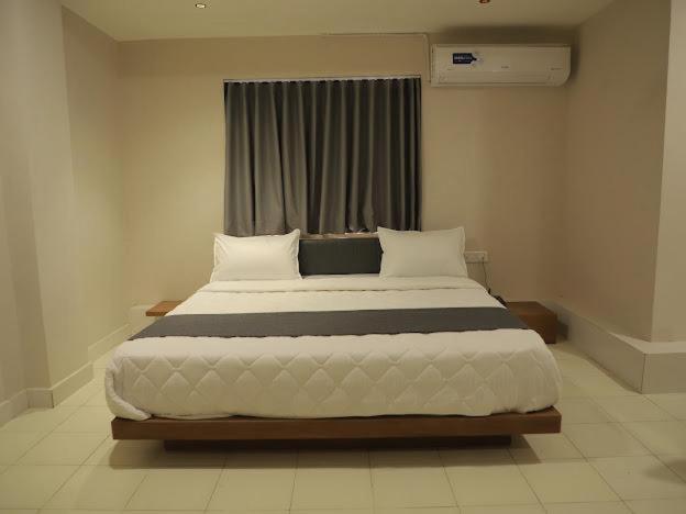 Hotel Royal Orbit Rajkot Exterior foto